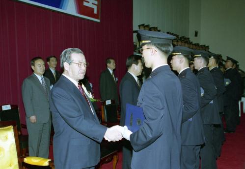 김종필 국무총리 제46기 경찰간부후보생 졸업식 참석 이미지