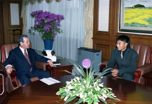 김종필 국무총리 최용수 세계권투협회(WBA) 세계챔피언 접견 이미지