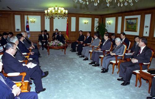 김종필 국무총리 후진타오 중국 국가부주석 접견 이미지