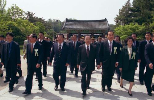 김종필 국무총리 제453회 충무공 이순신 탄신 다례행제 참석 이미지