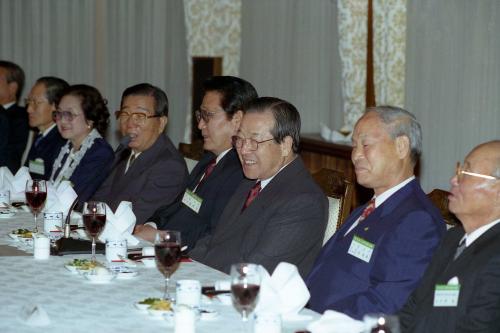 김종필 국무총리 재일본대한민국거류민단 간부 접견 만찬 이미지