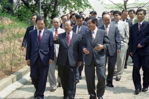 김종필 국무총리 한국산업단지공단 북부지역본부(구로공단) 방문(공단상황실 현황 청취) 이미지