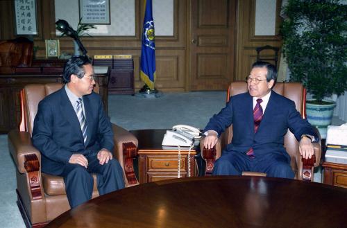 김종필 국무총리 임창렬 국민회의 경기지사 후보 접견 이미지