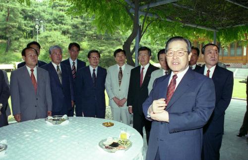 김종필 국무총리 충청남도 청양, 홍성 지역주민과 오찬 이미지