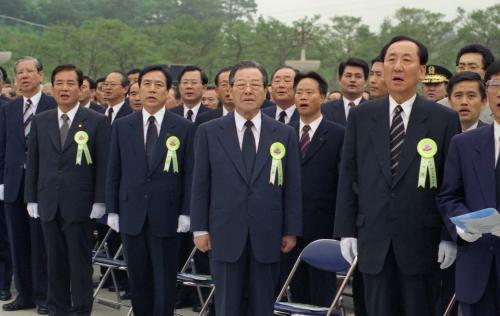 김종필 국무총리 광주민주화운동 18주년 기념행사 참석 이미지