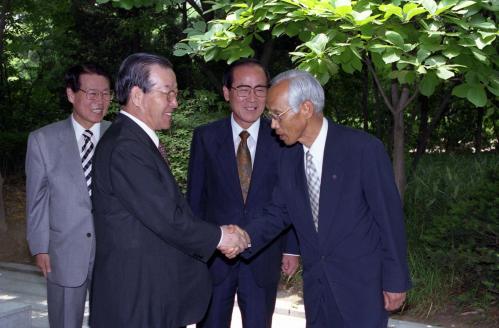 김종필 국무총리 한국스카우트연맹 간부와 오찬 이미지