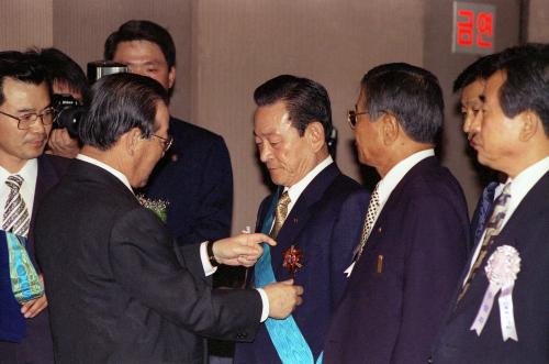 김종필 국무총리 '98 건설진흥촉진대회 참석 이미지