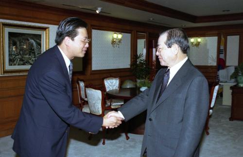 김종필 국무총리 이임 코스타리카대사 접견 이미지