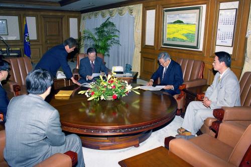 김종필 국무총리 샌프란시스코 교민회장 접견 이미지