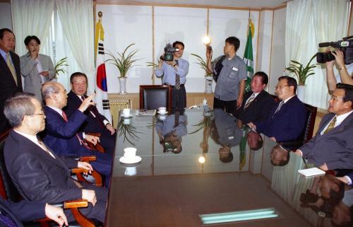 김종필 국무총리 박태준 자민련 대표 방문 이미지