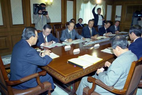 김종필 국무총리 소속기관장회의 주재 이미지