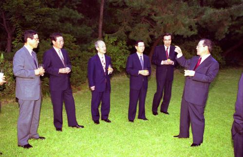 김종필 국무총리 전철환 한국은행 총재 및 금융통화운영위원과 만찬 이미지