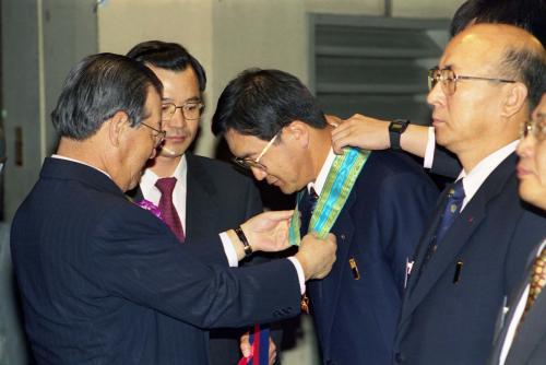 김종필 국무총리 제4회 100PPM 달성 품질세계화전진대회 참관 이미지