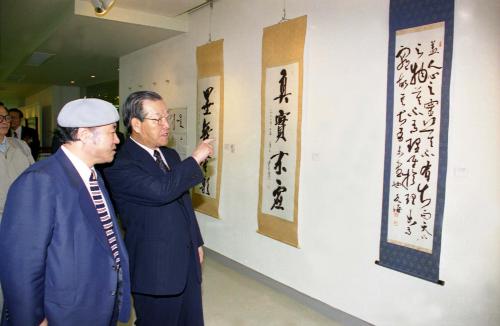 김종필 국무총리 국미회 미술전 관람 이미지