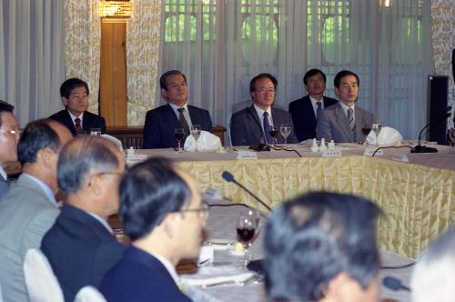 김종필 국무총리 지방대학총장과 국정좌담회 이미지