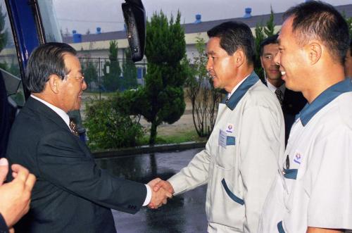 김종필 국무총리 구미지역 수출업체 ㈜보인메디카 방문 이미지