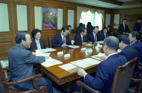 김종필 국무총리 대외경제조정위원회의 주재 이미지