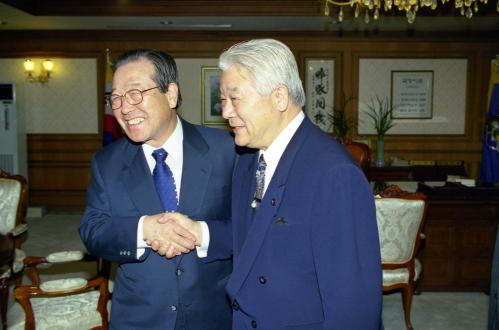 김종필 국무총리 구마모토 일본의회 의장 접견 이미지