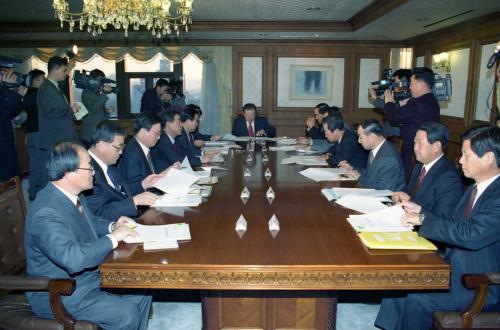 김종필 국무총리 부패방지를 위한 관계장관회의 주재 이미지