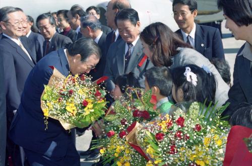 김종필 국무총리 일본 가고시마공항 도착 이미지