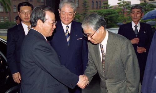 김종필 국무총리 일본 큐슈대학 명예박사학위 수여식 및 기념 강연 이미지