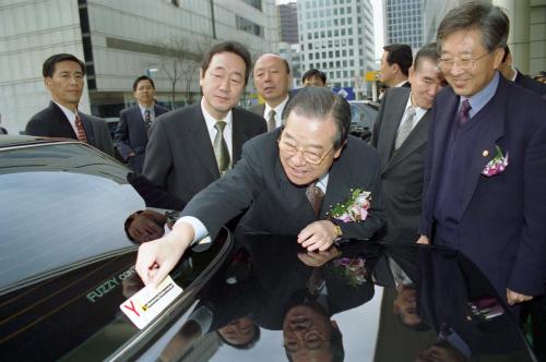 김종필 국무총리 Y2K Solution Fair '98 개막식 참석 이미지