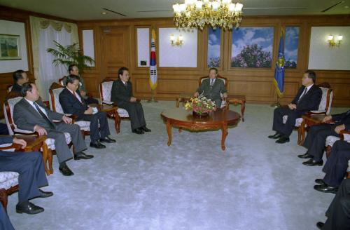 김종필 국무총리 재일동포 모국투자촉진위원회 운영위원단 접견 이미지