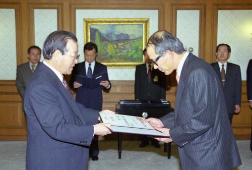 김종필 국무총리 장준철 국민고충처리위원 위촉장 수여식 이미지