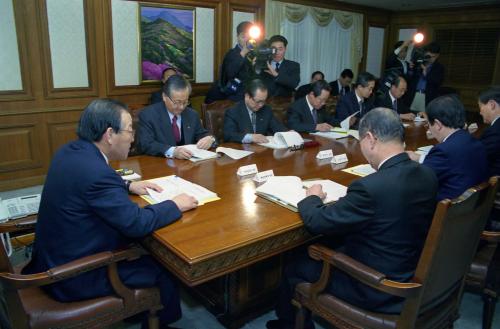 김종필 국무총리 기후변화협약 관계장관회의 주재 이미지