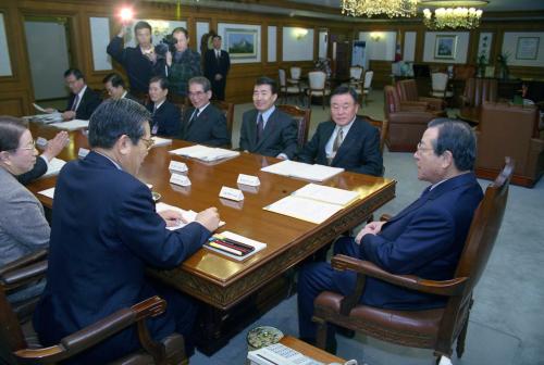 김종필 국무총리 실업대책위원회 회의 주재 이미지