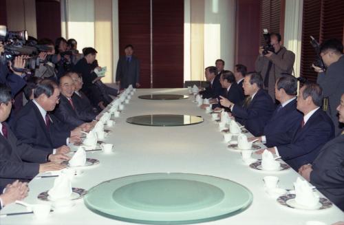 김종필 국무총리 자민련 당직자와 오찬 이미지