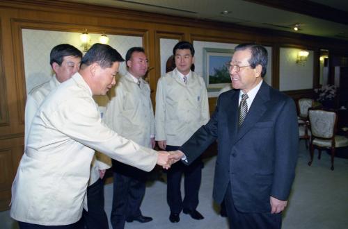 김종필 국무총리 한국청년회의소 임원 접견 이미지