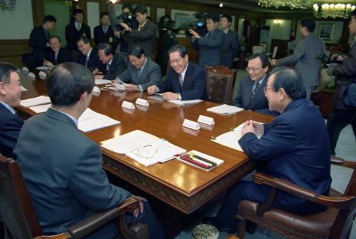 김종필 국무총리 국가정보화사업 관계장관회의 주재 이미지