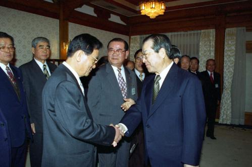 김종필 국무총리 6ㆍ25 참전 80동우연합회 오찬, 기념촬영 이미지