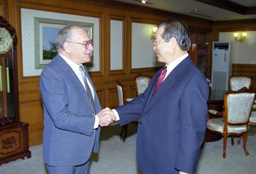 김종필 국무총리 퓰리쳐상 수상작가 접견 이미지