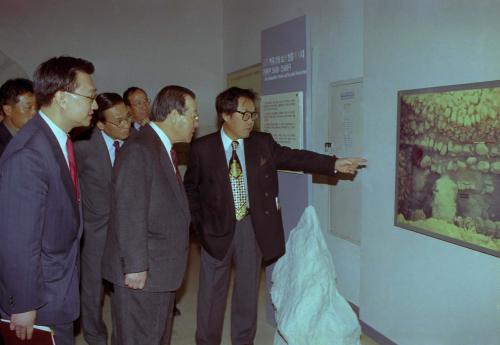 김종필 국무총리 '다윗의 도시와 성서의 세계전' 관람 이미지