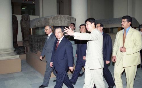 김종필 국무총리 이집트 국립박물관 방문 이미지