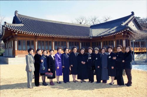 김종필 국무총리 부인 박영옥 여사 부여지역 여성당직자 기념촬영 이미지