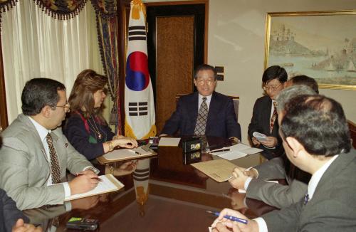 김종필 국무총리 이집트 언론과 회견 이미지