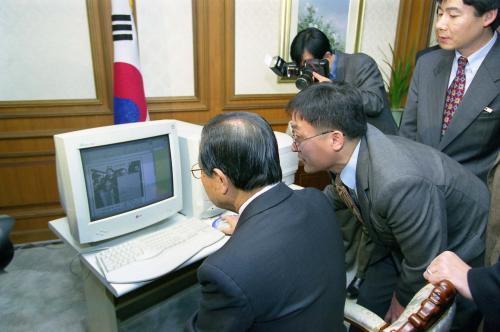 김종필 국무총리 취임 1주년 홈페이지 개설 이미지