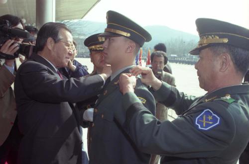 김종필 국무총리 학군사관후보생 임관식 참석 이미지