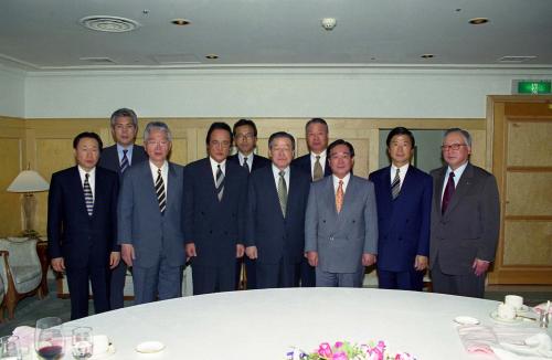 김종필 국무총리 재일교포 2세와 오찬 이미지