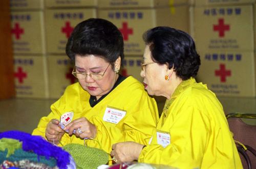 김종필 국무총리 부인 박영옥 여사 적십자 수요봉사회 참석 이미지