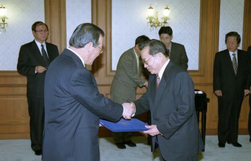 김종필 국무총리 연구회 이사장 임명장 수여식(임종철 경제사회, 김영진 인문사회, 채영복 기초기술, 박규태 산업기술, 박병권 공공기술) 이미지