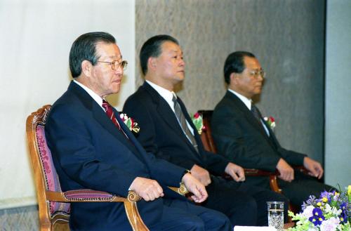 김종필 국무총리 Y2K 국제세미나 개막식 참여 이미지