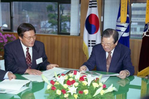 김종필 국무총리 경산시청 방문 이미지