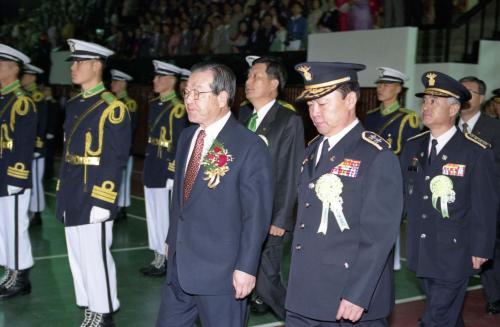 김종필 국무총리 제47기 경찰간부후보생 졸업식 참석 이미지