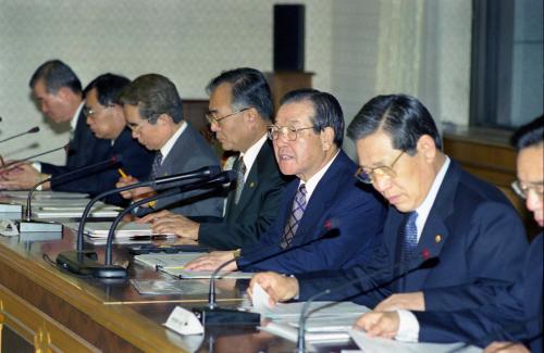 김종필 국무총리 항공우주산업개발 정책회의 주재 이미지