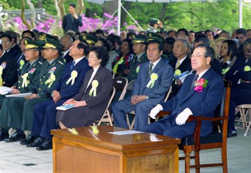 김종필 국무총리 제454회 충무공 탄신 다례행제 참석 이미지