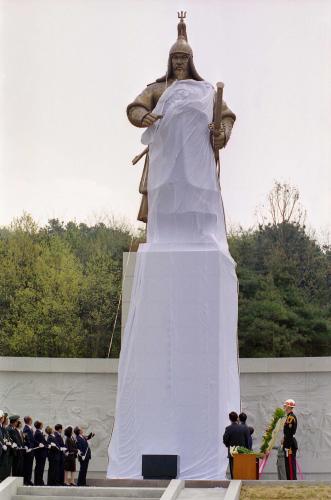 김종필 국무총리 충무공 이순신 동상 제막식 참석 이미지